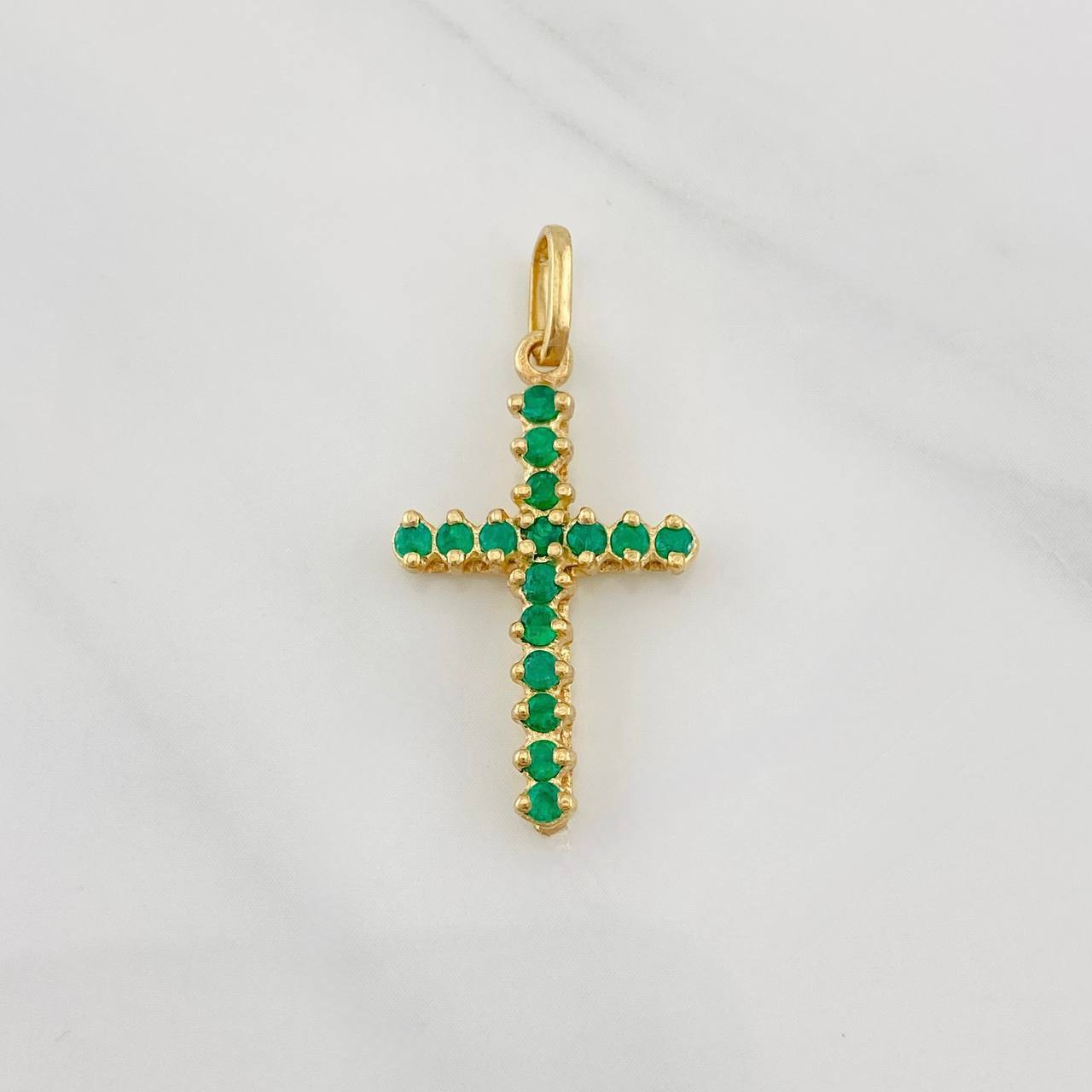 Pendant Dense Cross Emeralds 32pts 1.85g / 1 1/4 in 18K Yellow Gold