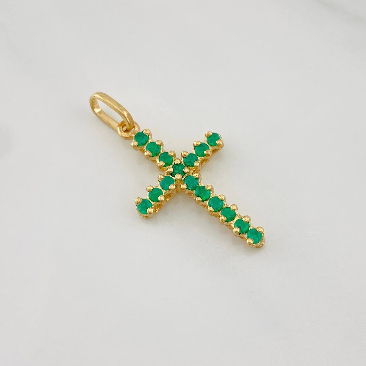 Pendant Dense Cross Emeralds 32pts 1.85g / 1 1/4 in 18K Yellow Gold