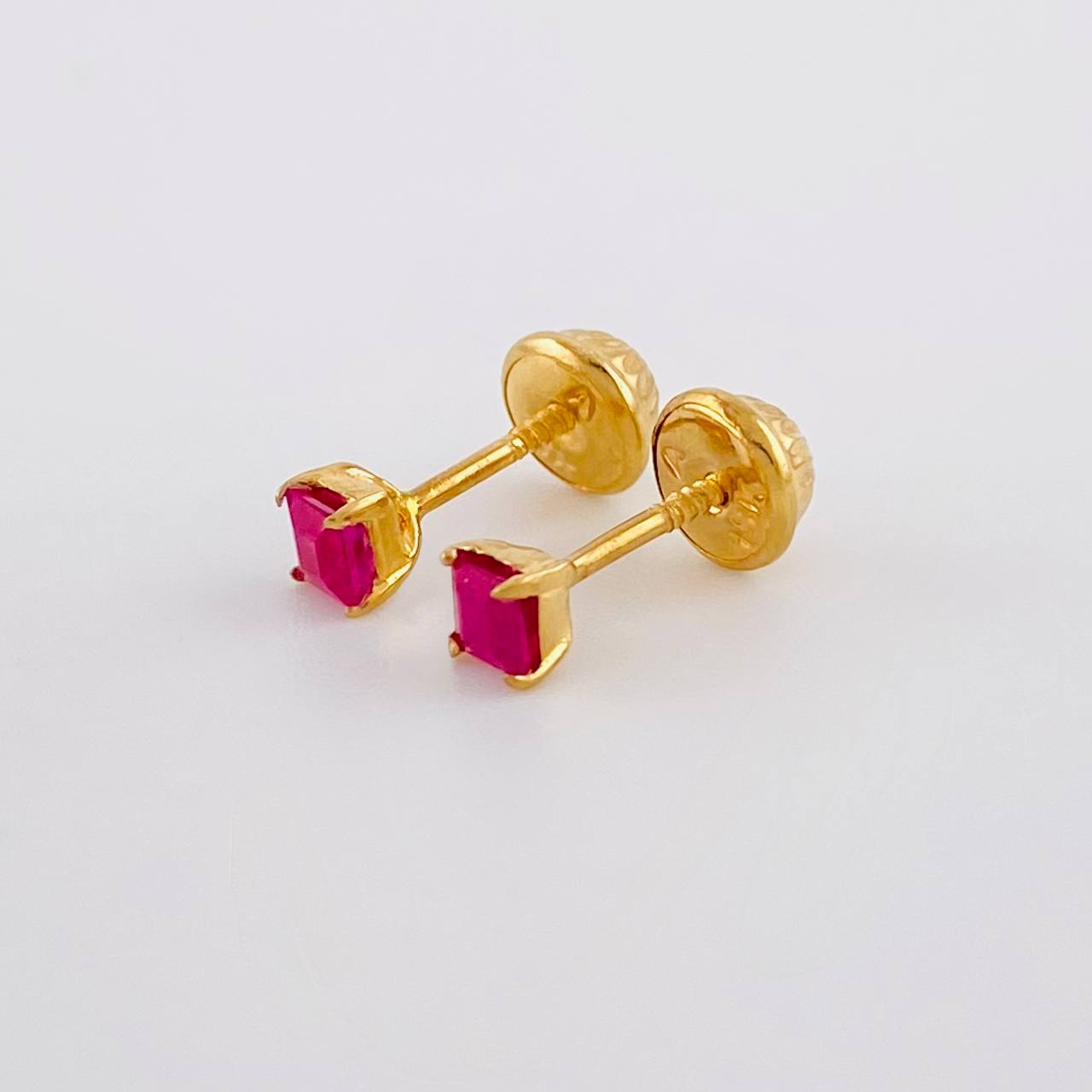 Topos Cuadro Cuatro Garras Rubí 28pts 0.6g / in / 3.3mm Oro Amarillo 18K