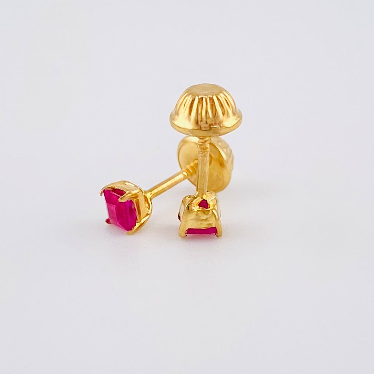 Topos Cuadro Cuatro Garras Rubí 28pts 0.6g / in / 3.3mm Oro Amarillo 18K