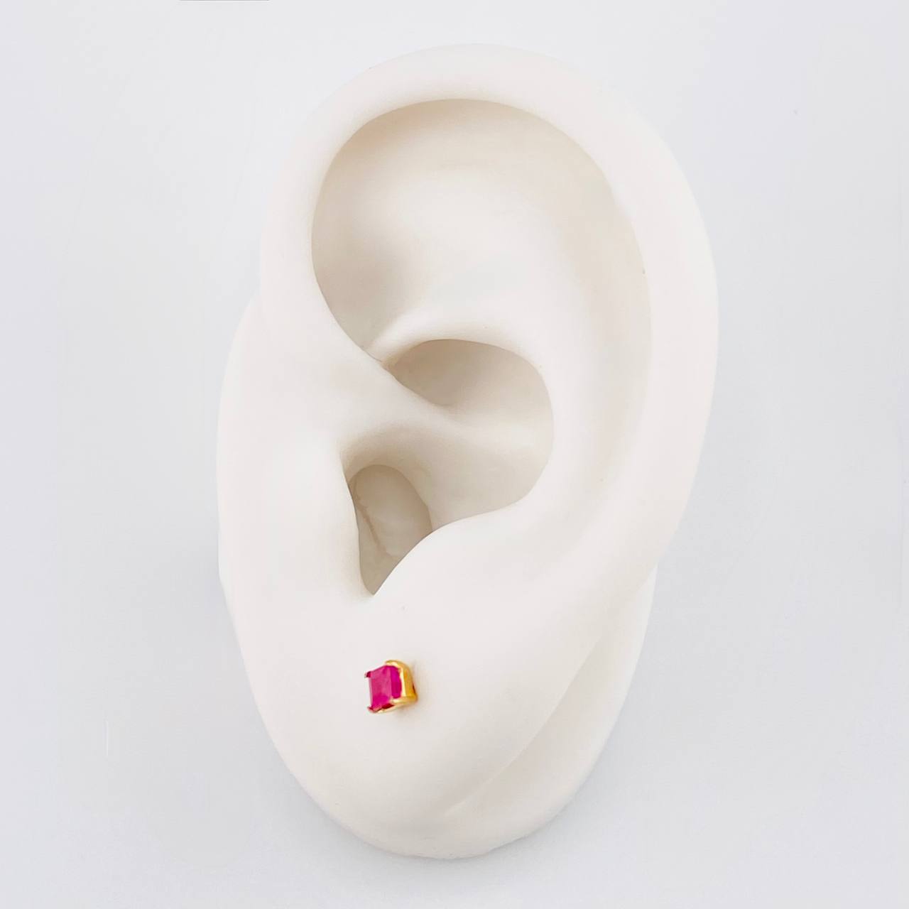 Topos Cuadro Cuatro Garras Rubí 28pts 0.6g / in / 3.3mm Oro Amarillo 18K