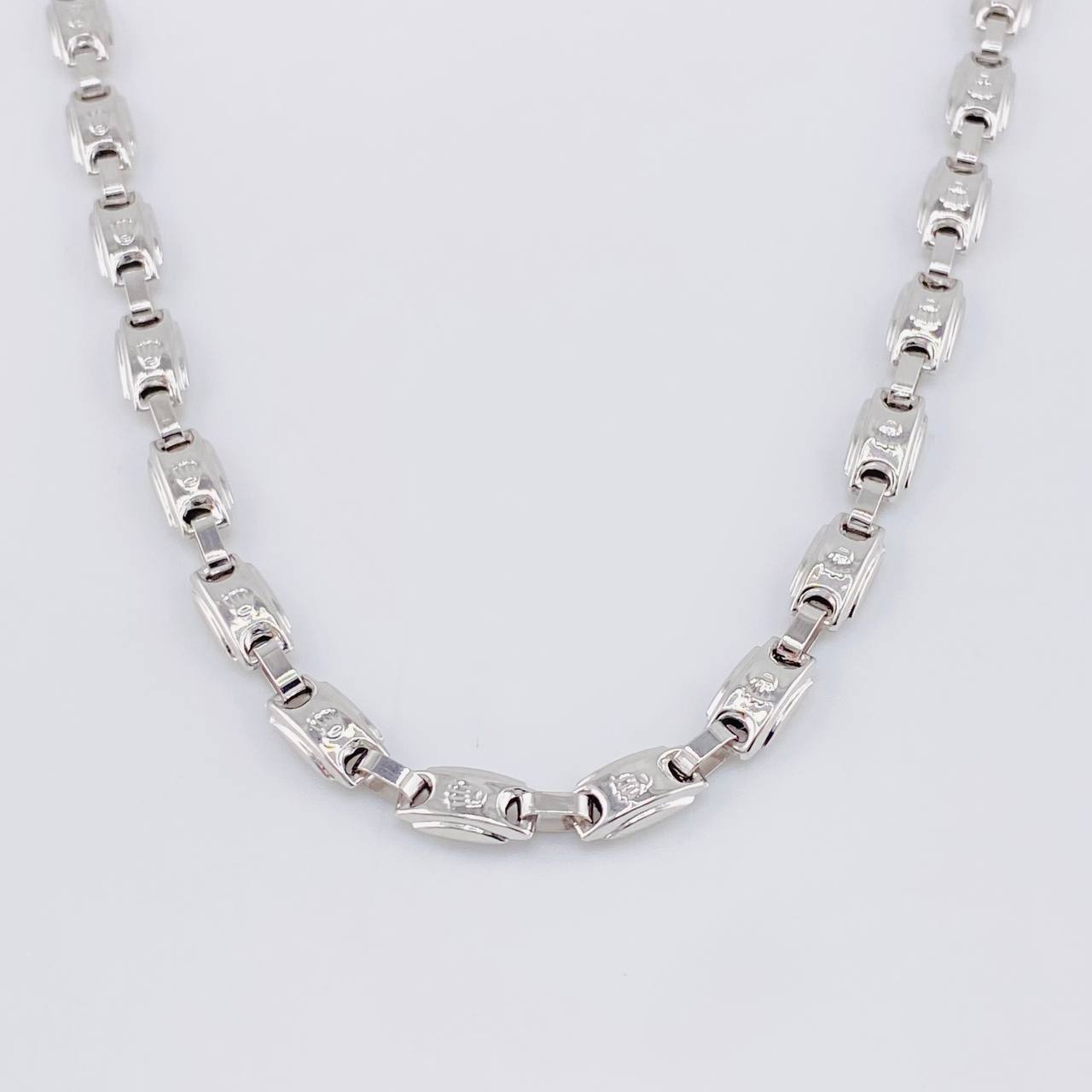 Cadena Rustica Corona 15.95g / 26 in / 5.1mm Oro Blanco 18K