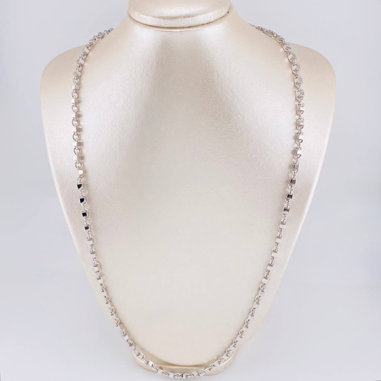 Cadena Rustica Cubica 43g / 26 in / 4.9mm Oro Blanco 18K