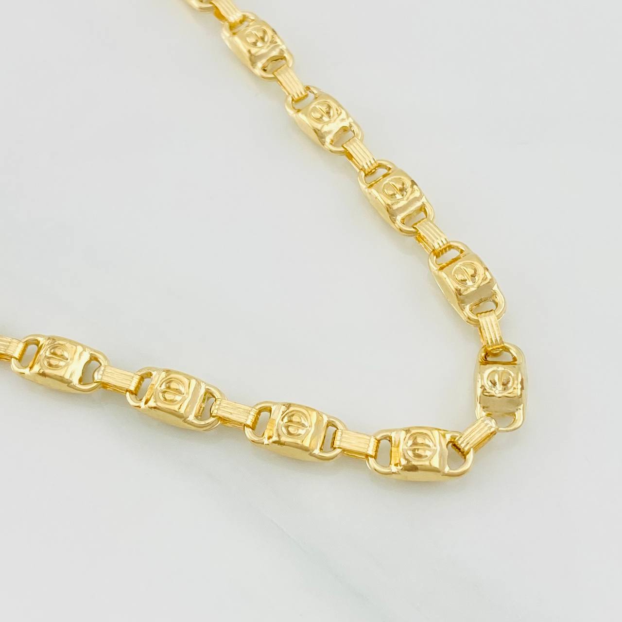 Cadena Rustica Tornillo 17.95g / 24 in / 5.2mm Oro Amarillo 18K