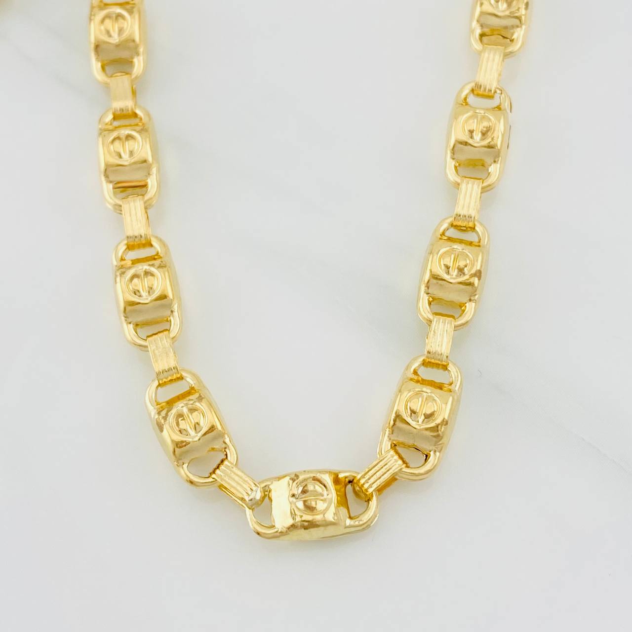 Cadena Rustica Tornillo 17.95g / 24 in / 5.2mm Oro Amarillo 18K