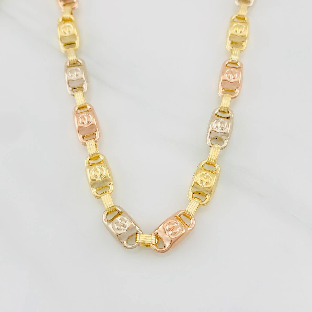 Rustic Screw Chain 15.5g / 24 in / 5.21mm Three Golds 18K