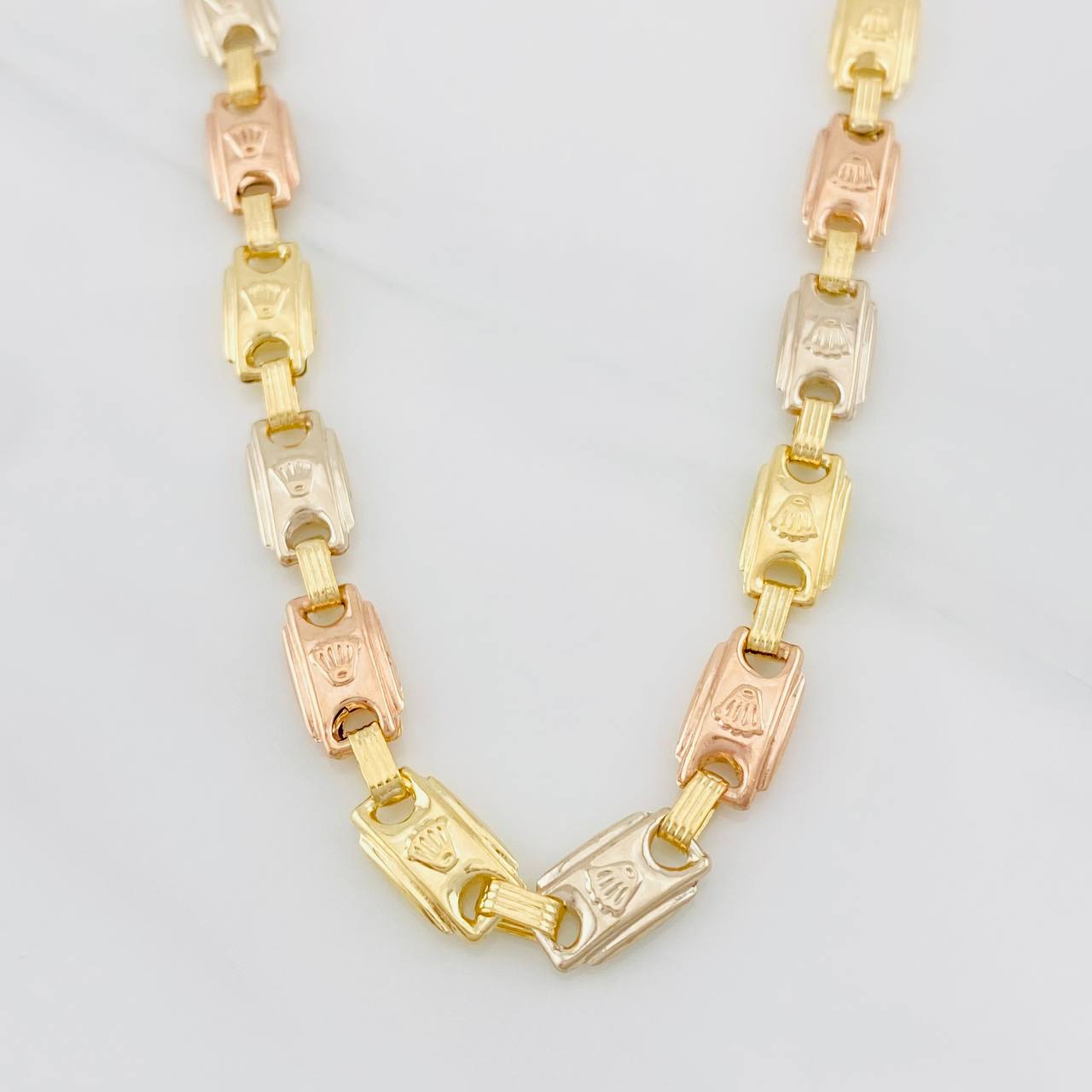 Cadena Rustica Corona 16.1g / 24 in / 5.8mm Tres Oros 18K