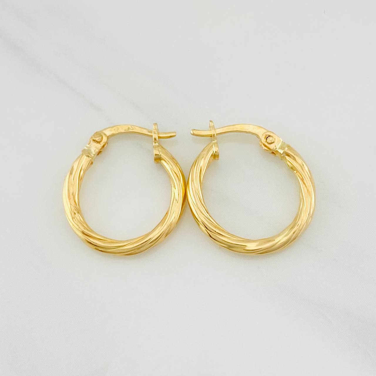 Candongas Mary 0.9g / 1/2 in Oro Amarillo 18K
