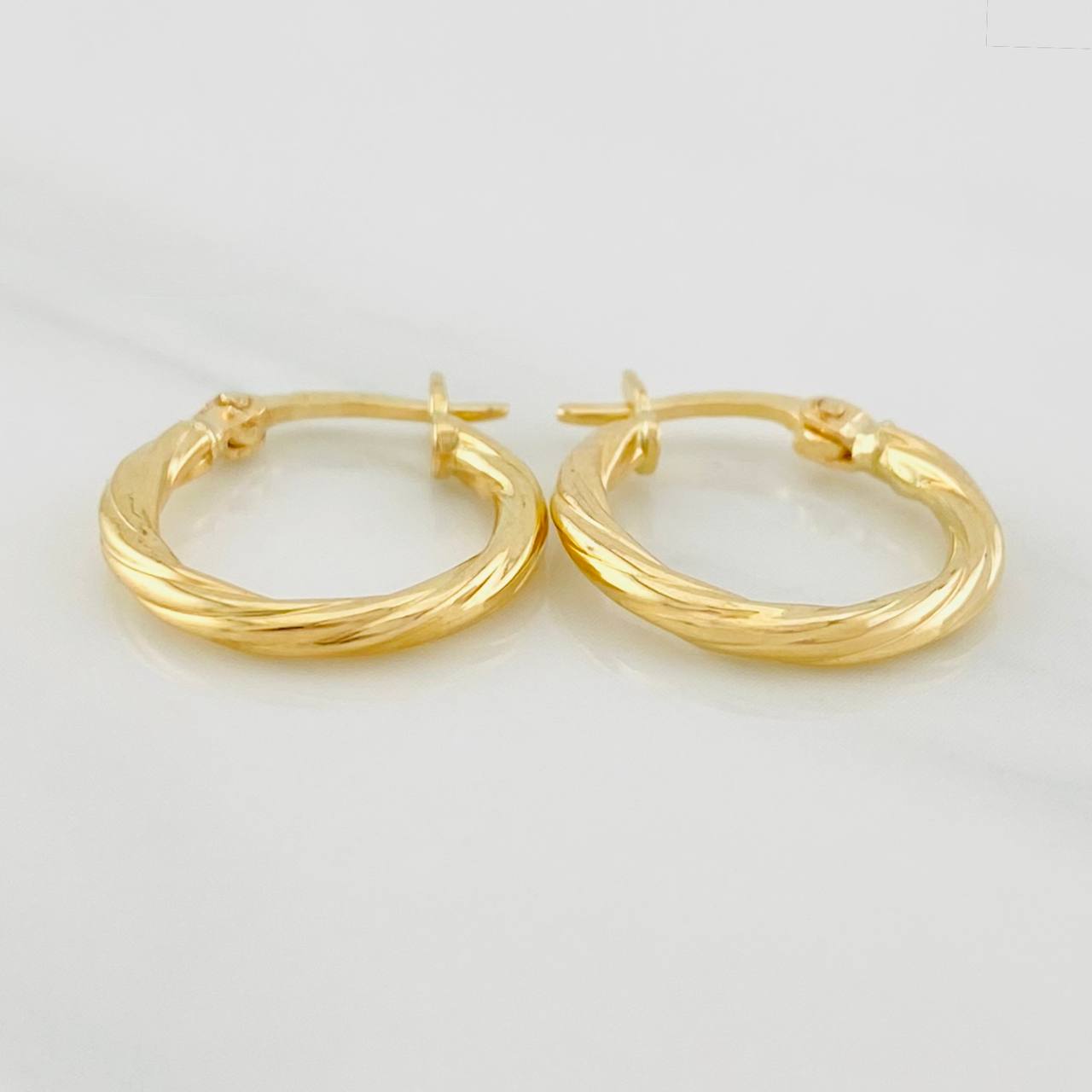 Candongas Mary 0.9g / 1/2 in Oro Amarillo 18K