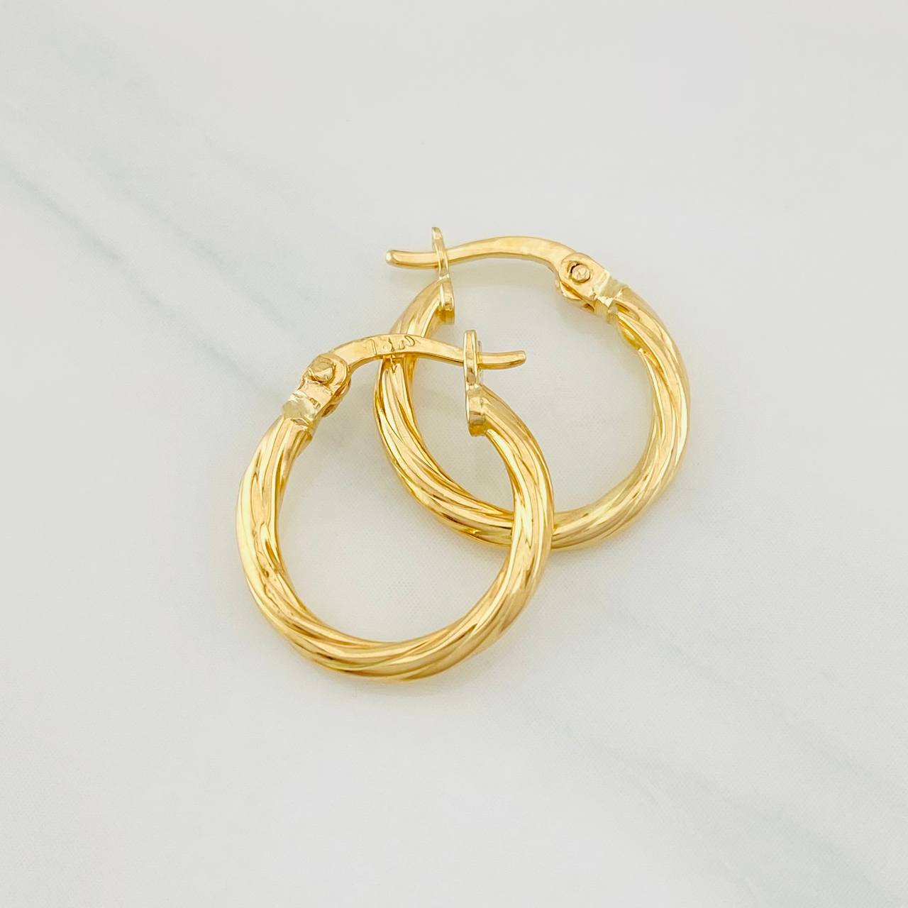 Candongas Mary 0.9g / 1/2 in Oro Amarillo 18K