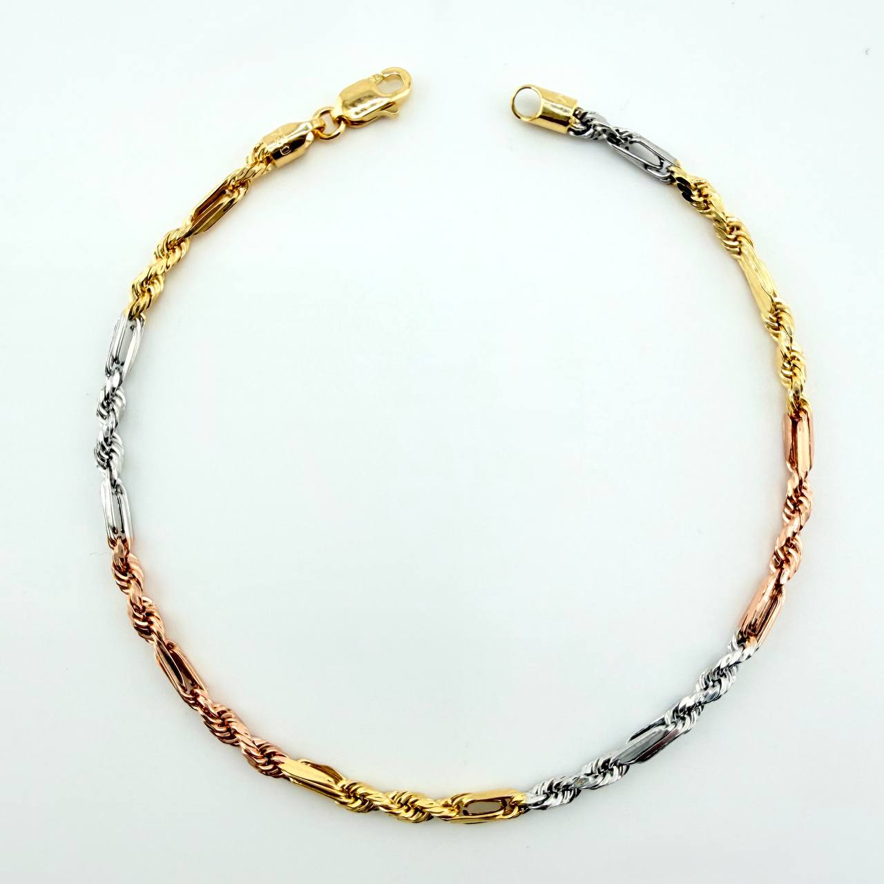 Pulso Lazo Especial 2.45gr / 7 1/2 in / 2.4mm Tres Oros 18K *