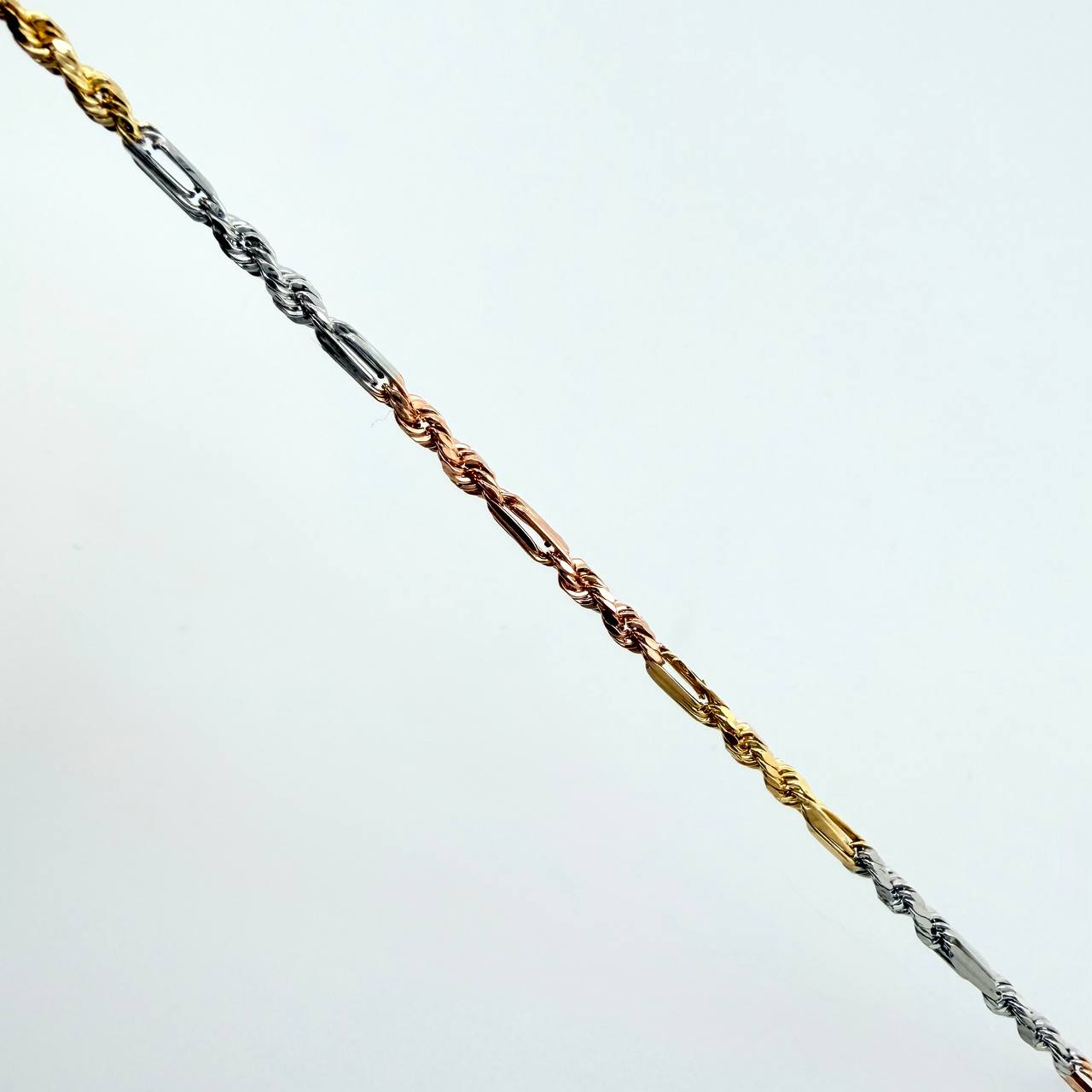 Pulso Lazo Especial 2.45gr / 7 1/2 in / 2.4mm Tres Oros 18K *