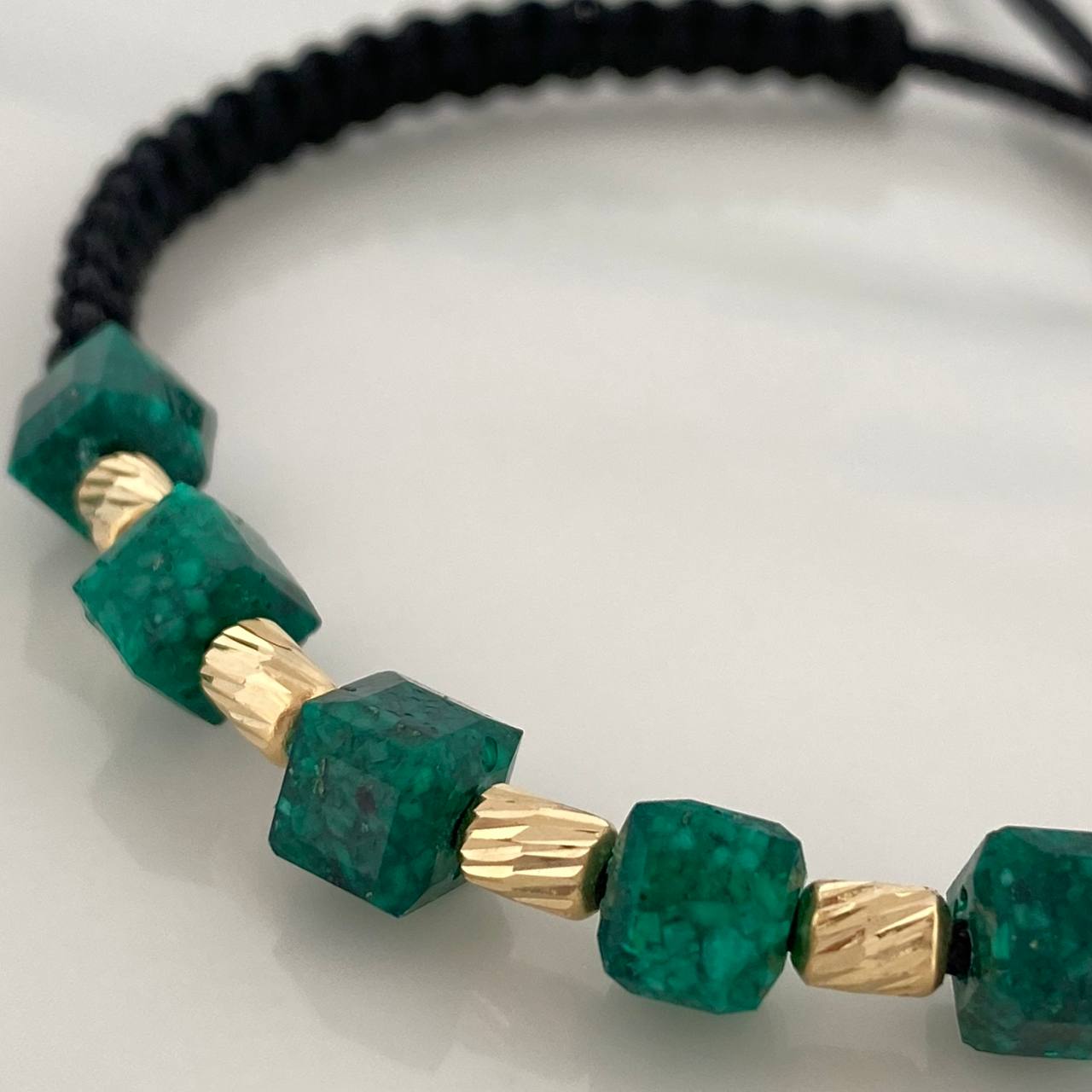 Pulsera Negra Morralla Cubica 6mm Cilindros 4und Oro Amarillo 18K &