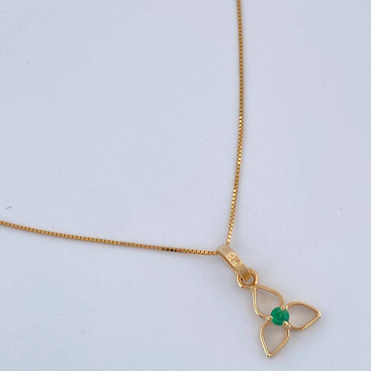 Set Cadena y Dije Veneciana + Dije Flor Esmeralda 1.2gr / 17 3/4 in / 0.4mm Oro Amarillo 18K  (joya) %