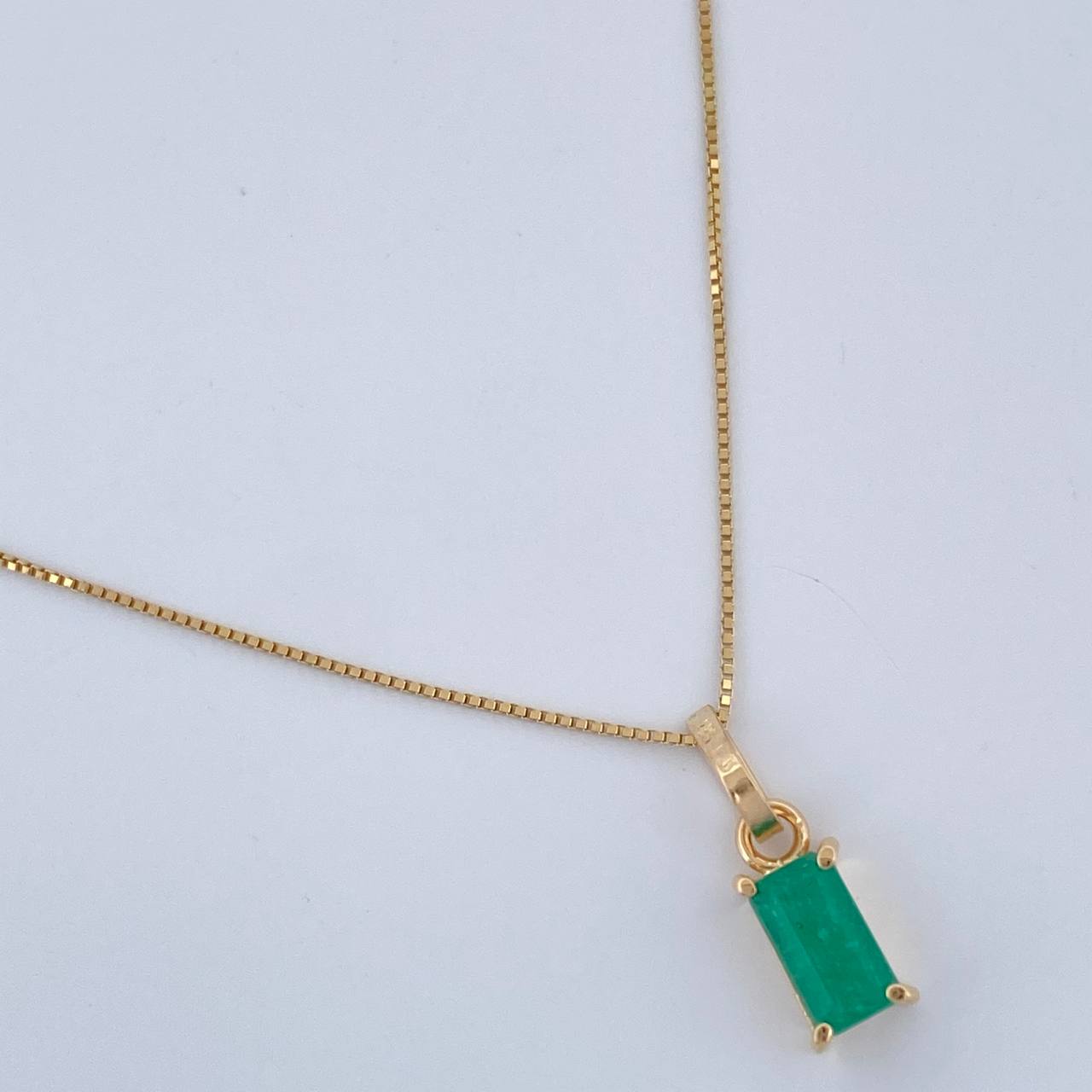 Set Cadena y Dije Veneciana + Dije Rectangular Esmeralda 1.2gr / 15 3/4 in / 0.4mm Oro Amarillo 18K  (joya) %