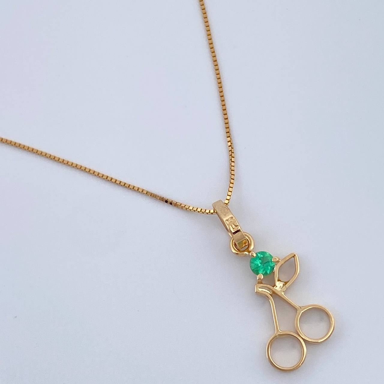 Set Cadena y Dije Veneciana + Dije Cerezas Esmeralda 1.3gr / 17 3/4 in / 0.4mm Oro Amarillo 18K  (joya) %