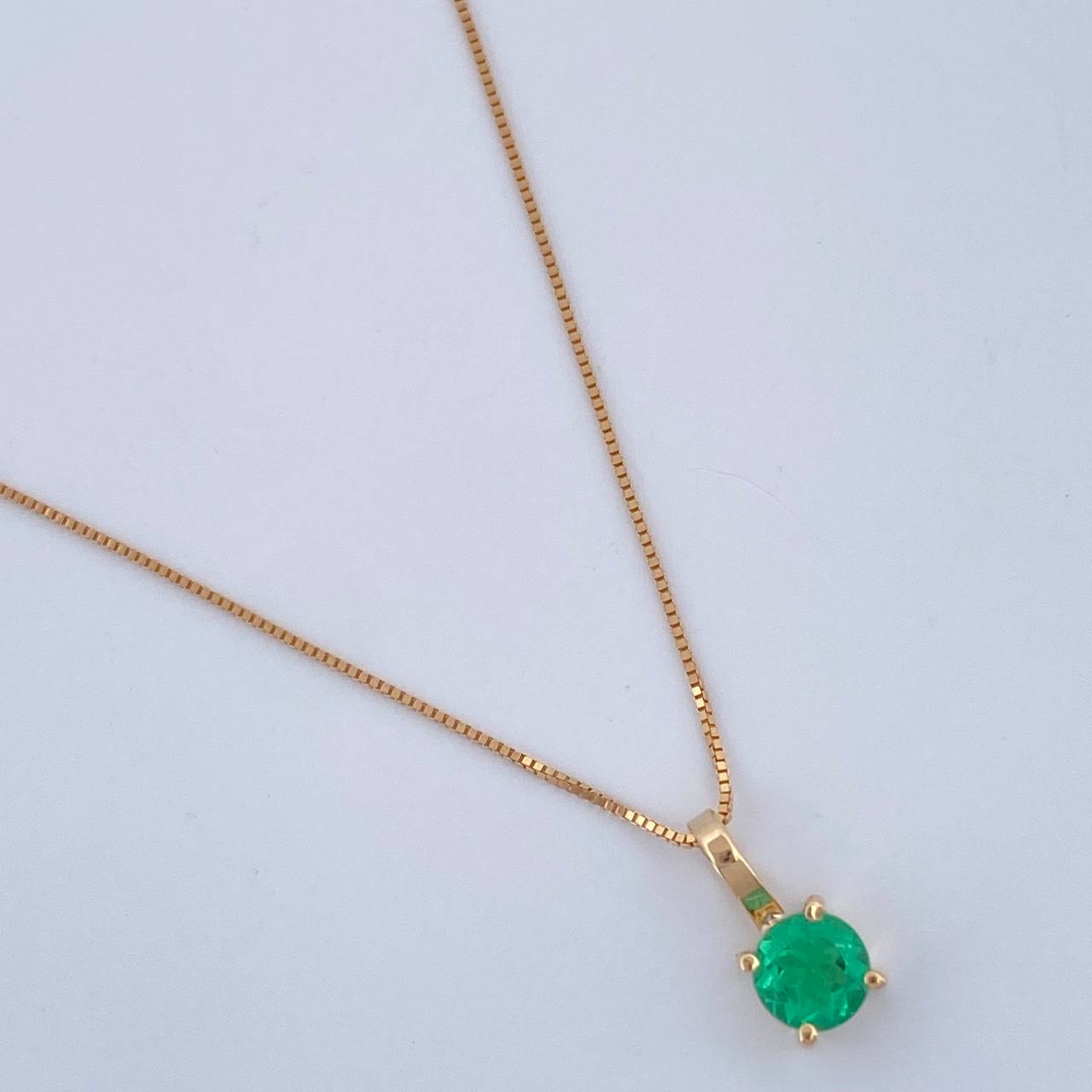 Set Cadena y Dije Veneciana + Dije Redondo Esmeralda 1.1gr / 17 3/4 in / 0.4mm Oro Amarillo 18K  (joya) %