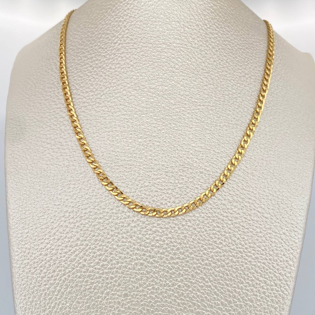 Cadena Cubana 8.25gr / 27 1/4 in / 3.2mm Oro Amarillo +1 18K %