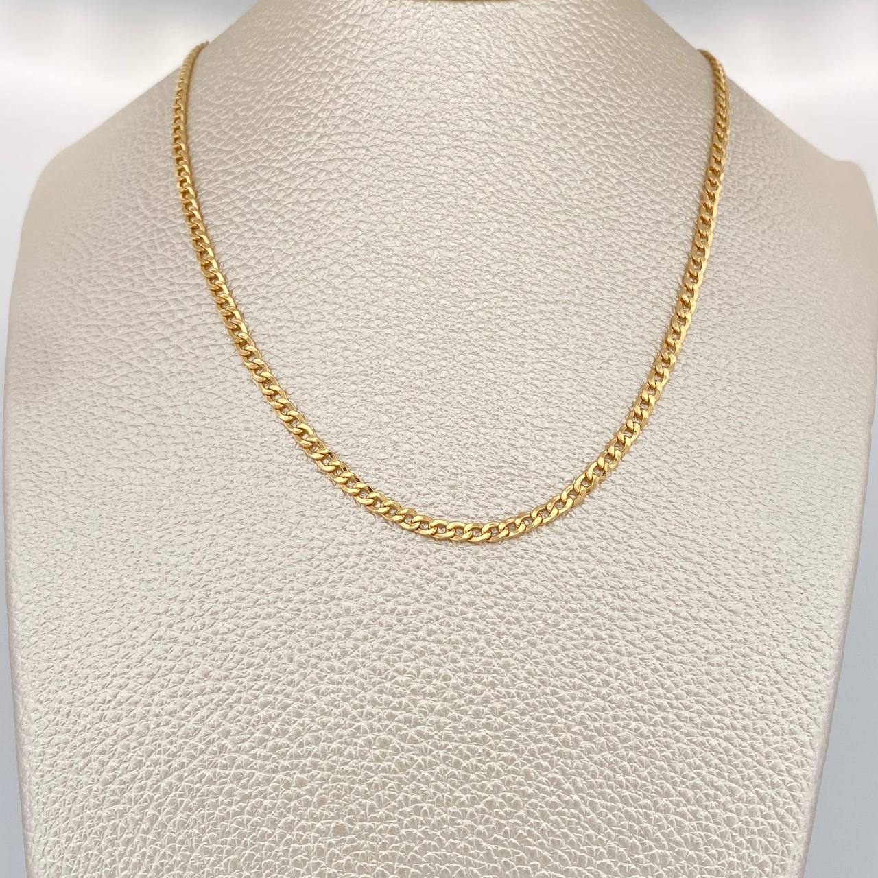 Cadena Cubana 6.1gr / 27 3/4 in / 2.75mm Oro Amarillo +1 18K %