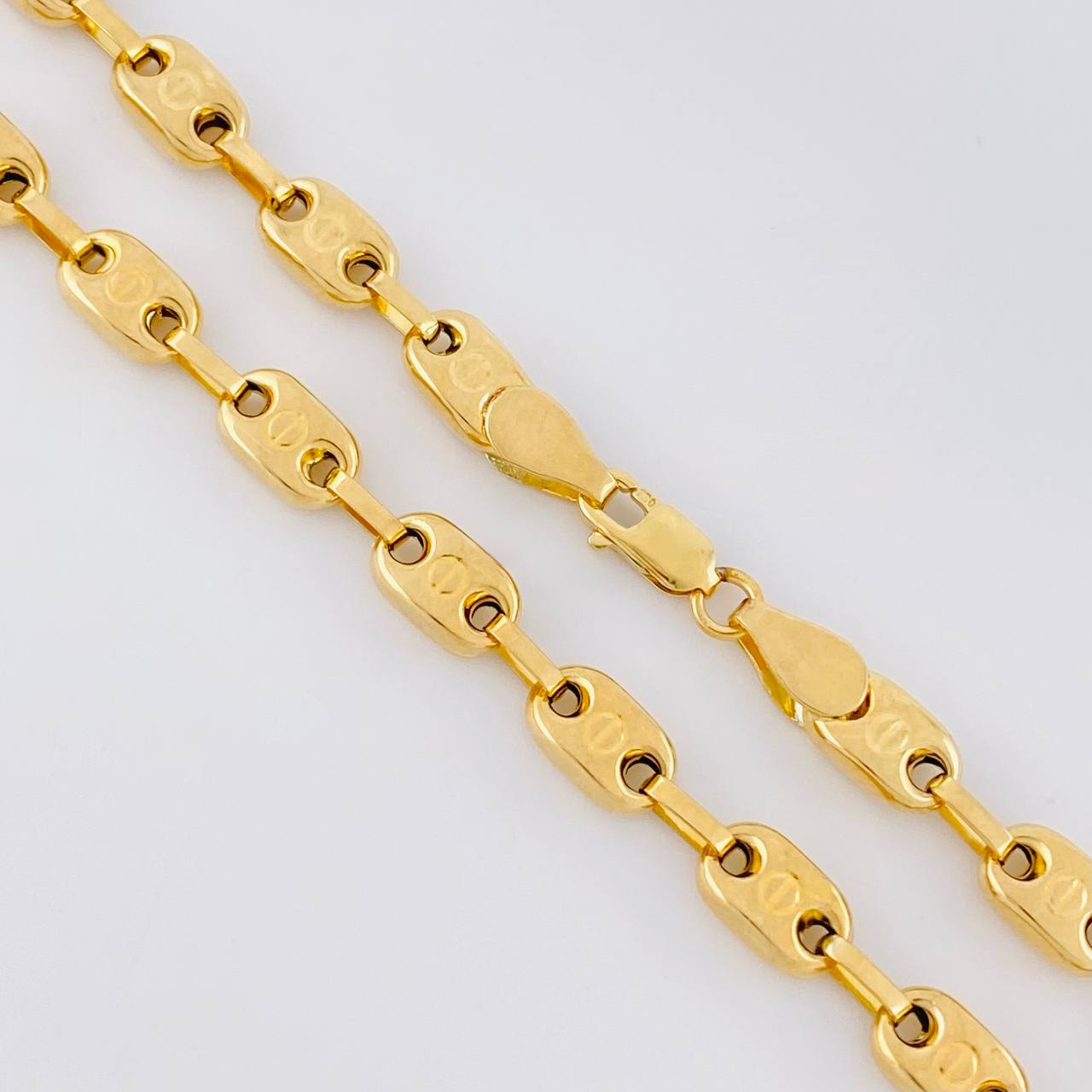 Cadena Rustica Tornillo 13.45g / 26 in / 4.8mm Oro Amarillo 18K
