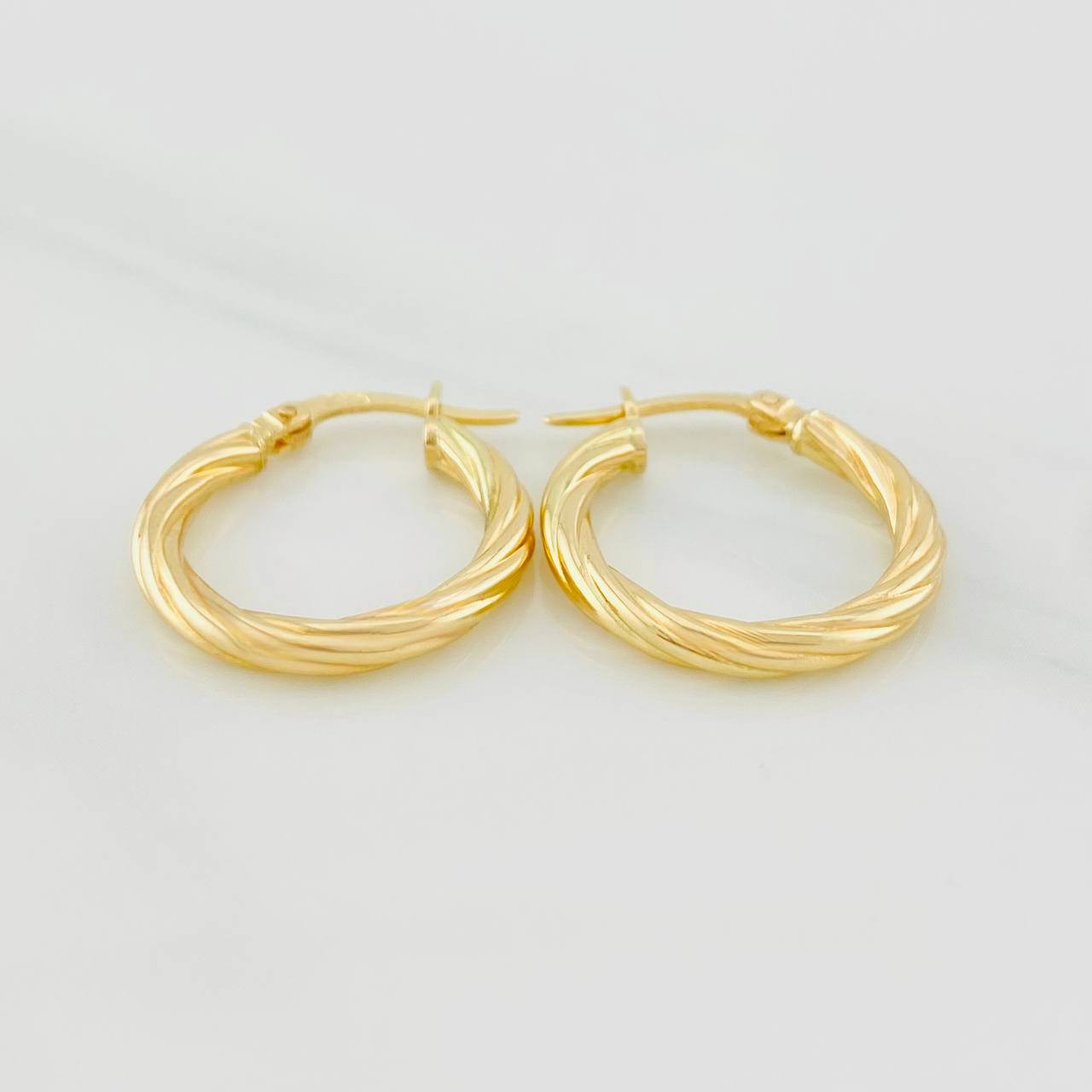 Hoop Earrings Mary 1.45g / 3/4 in Yellow Gold 18K