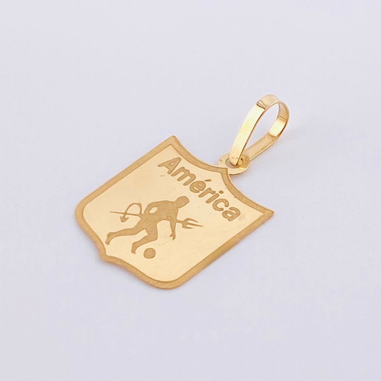 Dije Deportivo America 1.15gr / 1 1/4 in / Oro Amarillo 18K