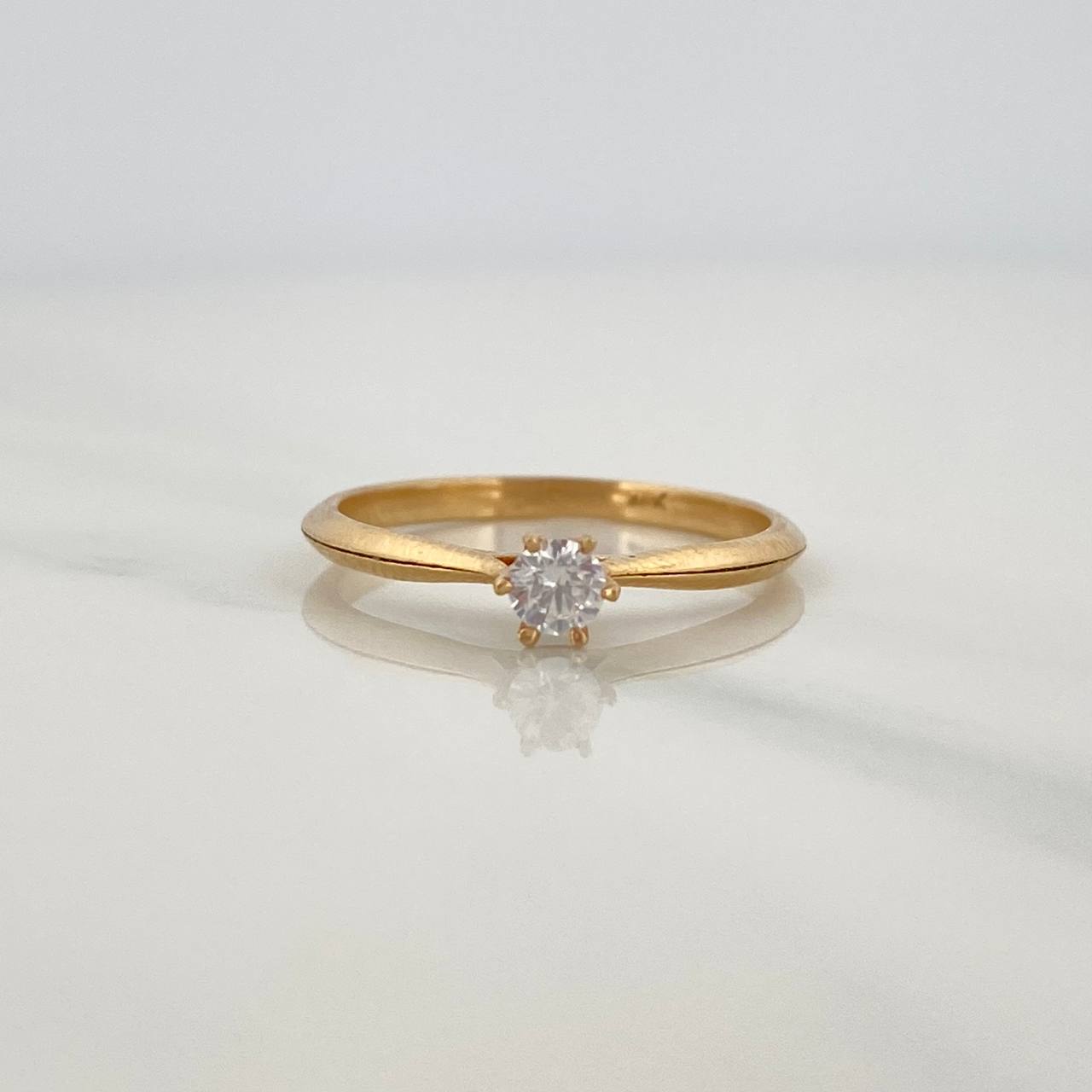 Anillo Solitario Puente 1.65gr / T5 1/2 / Oro Amarillo 18K $
