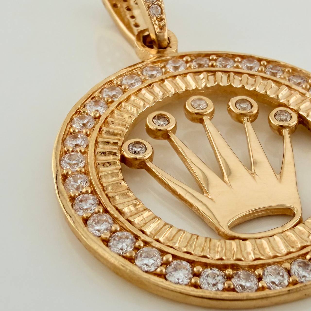 Dije Corona 9.95gr / 1 3/4 in / Oro Amarillo 18K $