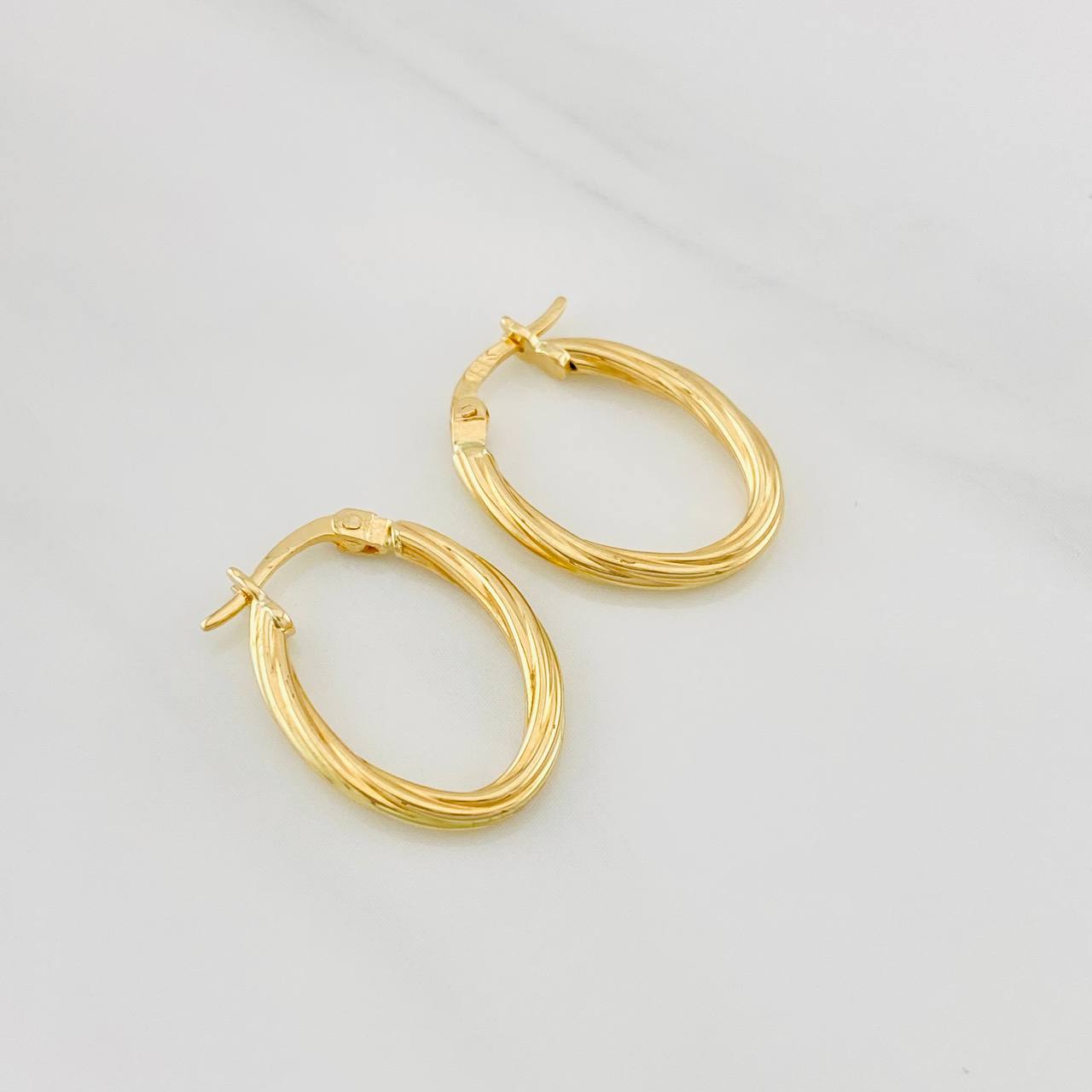 Candongas Mary Ovalada 1.1g / 3/4 in Oro Amarillo 18K