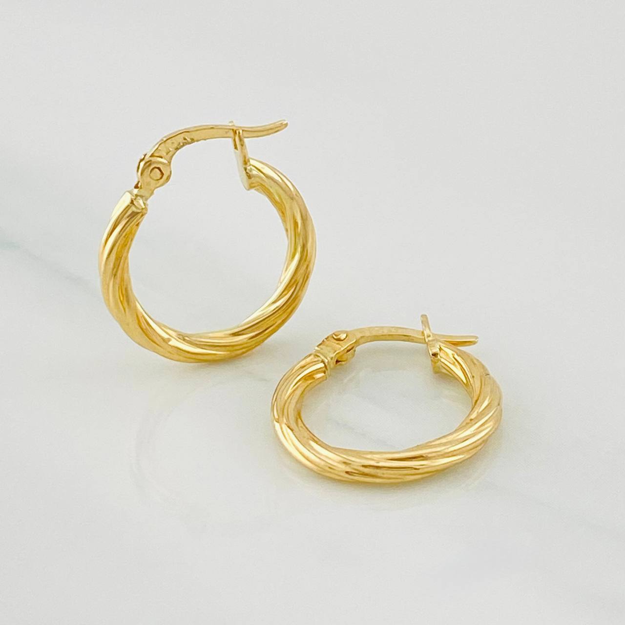 Hoop Earrings Mary 0.95g / 1/2 in Yellow Gold 18K