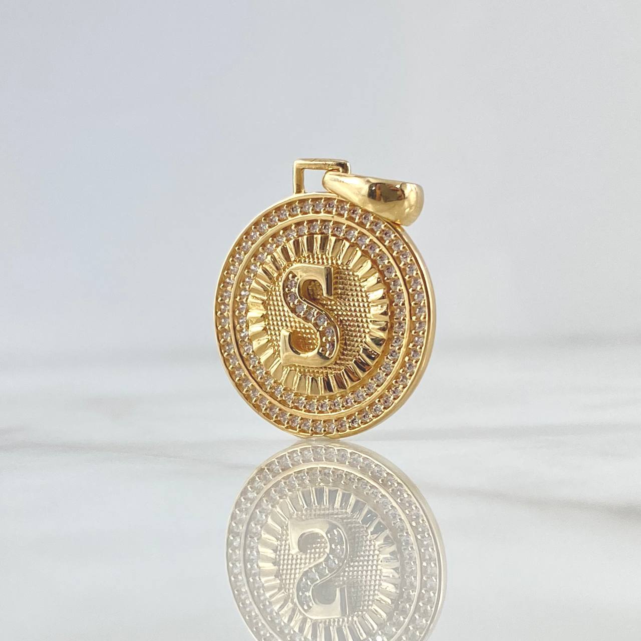 Dije Medalla Letra S 4.6g / 1 1/4 in Oro Amarillo 18K