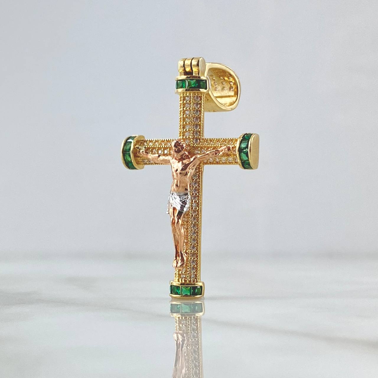 Dije Cristo Latino Abultado 7.8 g / 2 in Tres Oros 18K