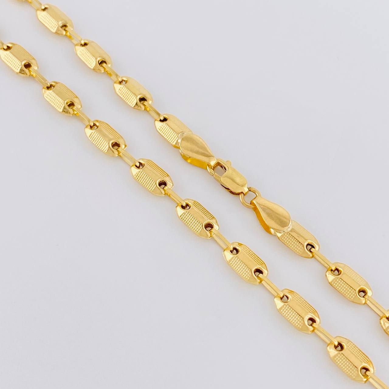 Cadena Rustica Punteada 9.2g / 20 in / 4.3mm Oro Amarillo 18K