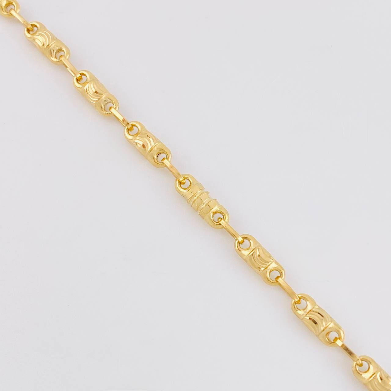 Pulso Rustico Barril Diamantado 5.5g / 8 in / 3.2mm Oro Amarillo 18K