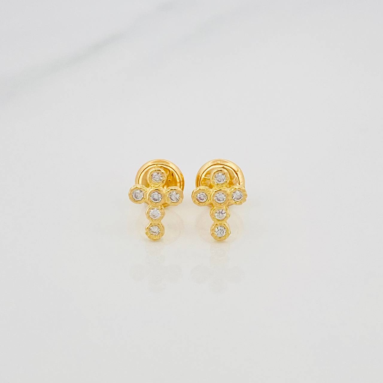 Topos Cruz 0.95 g / in / 4.3 mm Oro Amarillo 18K