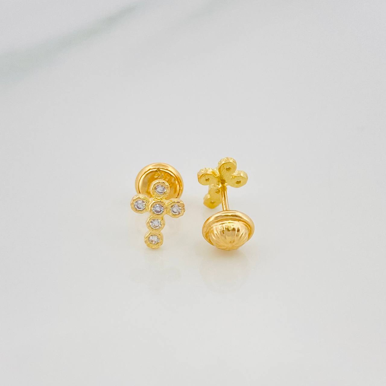 Topos Cruz 0.95 g / in / 4.3 mm Oro Amarillo 18K
