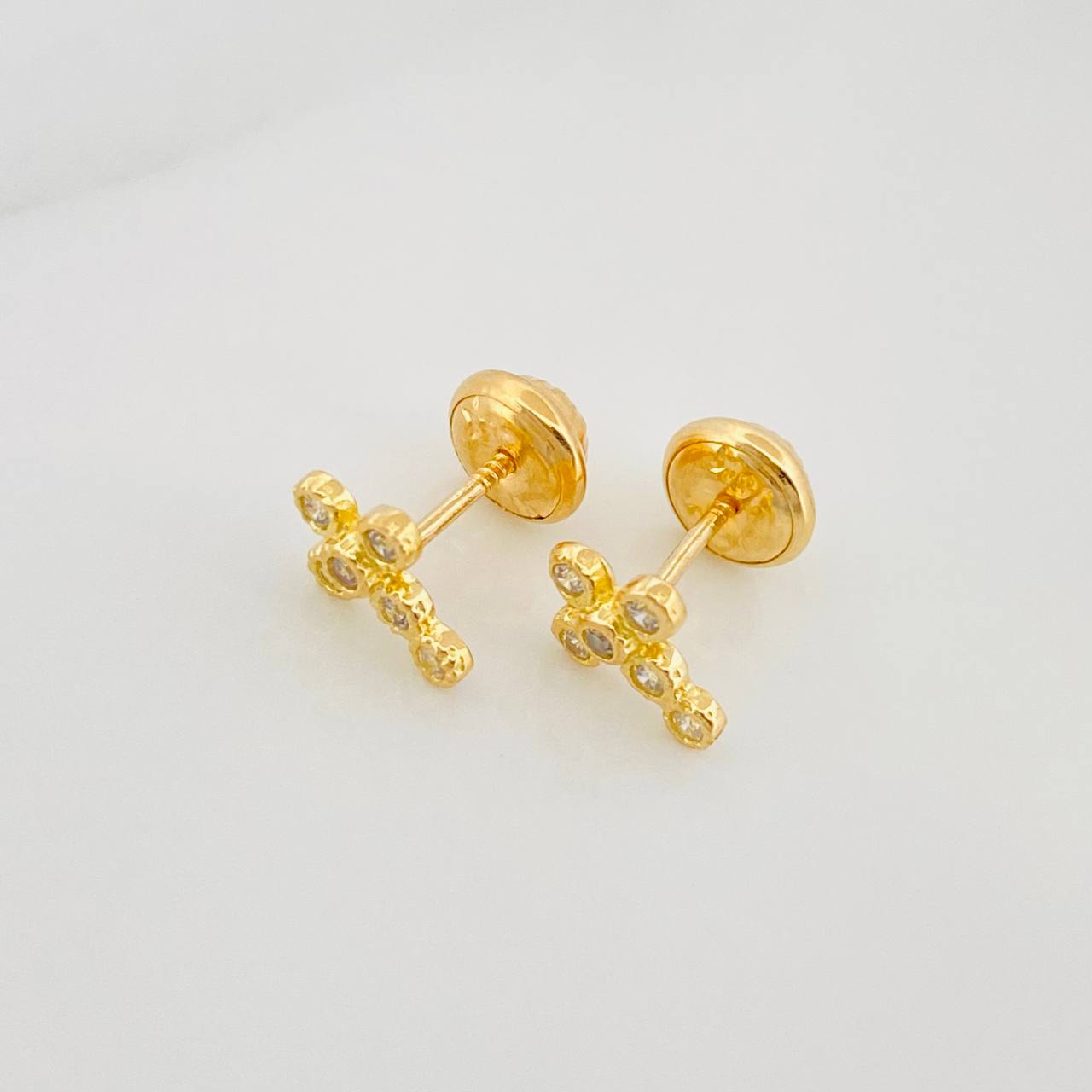 Topos Cruz 0.95 g / in / 4.3 mm Oro Amarillo 18K
