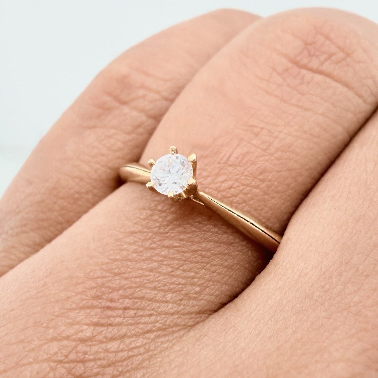 Anillo Solitario Puente 1.65gr / T5 1/2 / Oro Amarillo 18K $