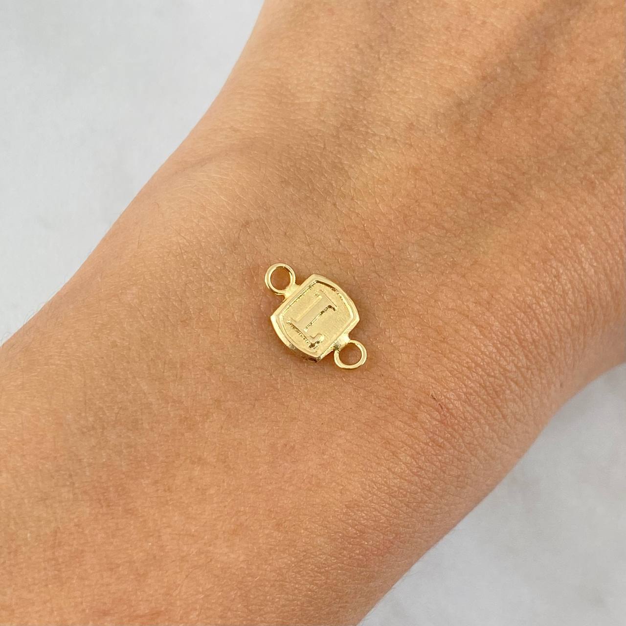 Charm Letter L 0.25 g / 1/2 in Yellow Gold 18K
