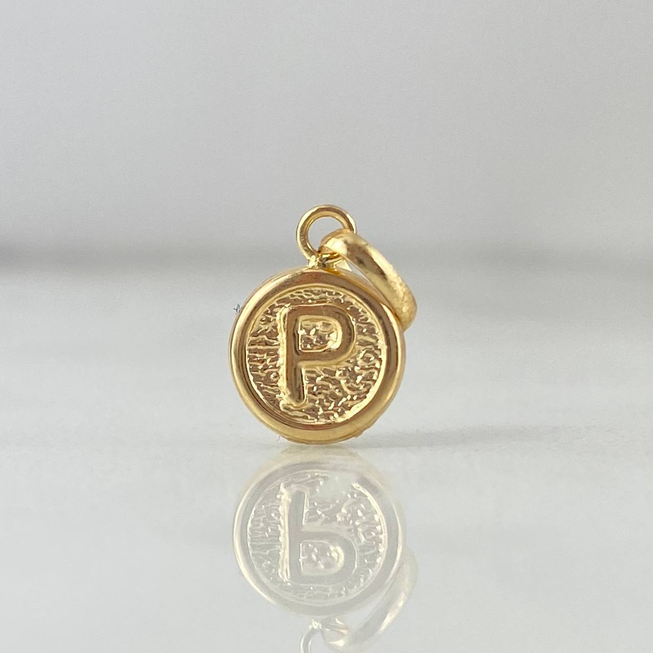 Pendant Letter P 0.4gr / 1.5cm / Textured Circle Yellow Gold