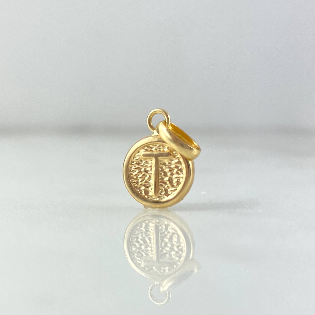 Pendant Letter T 0.4gr / 1.5cm / Circular Textured Yellow Gold ©
