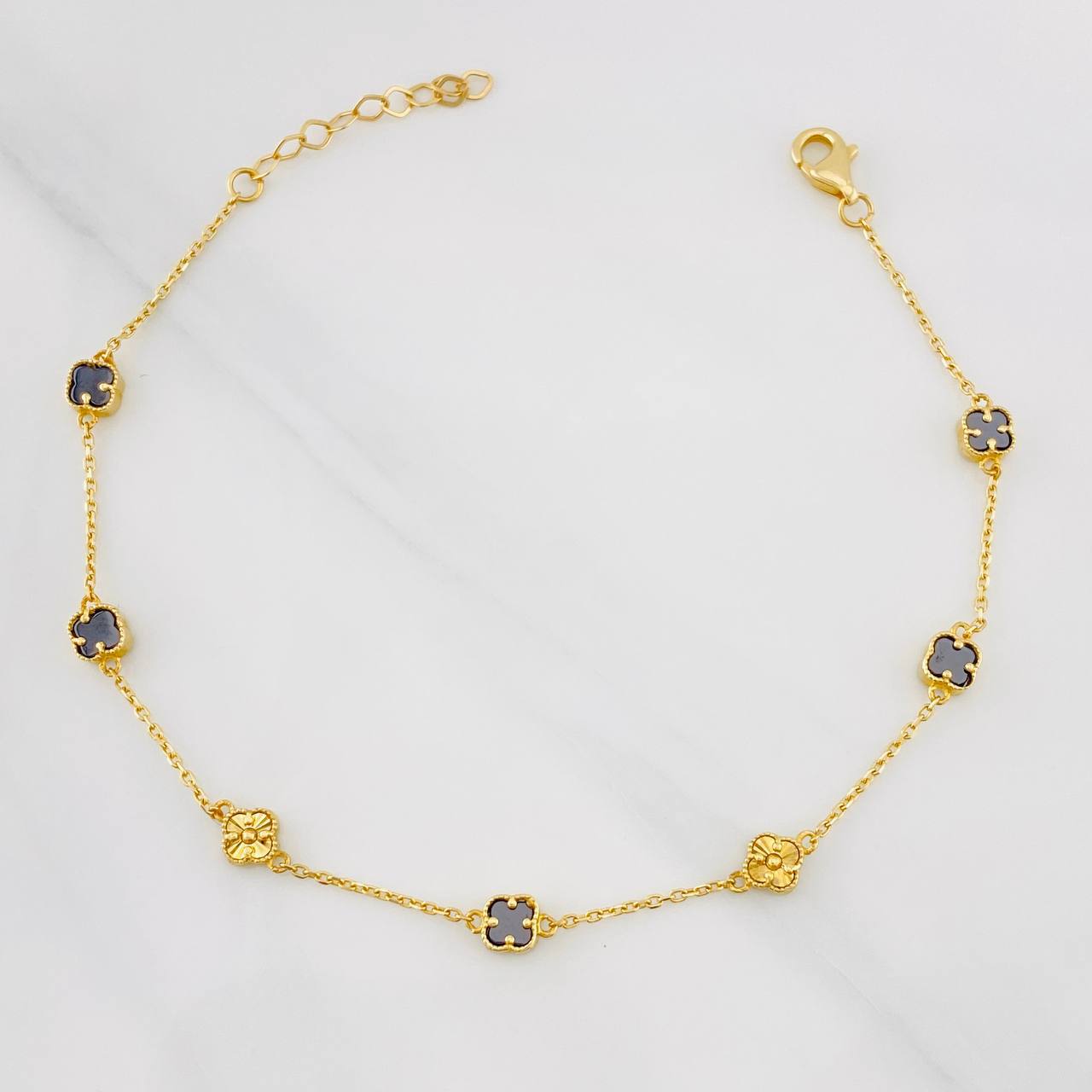 Pulso Aro Seguido Trebol 3.15g / 8 1/4 in / 1.12mm Oro Amarillo 18K