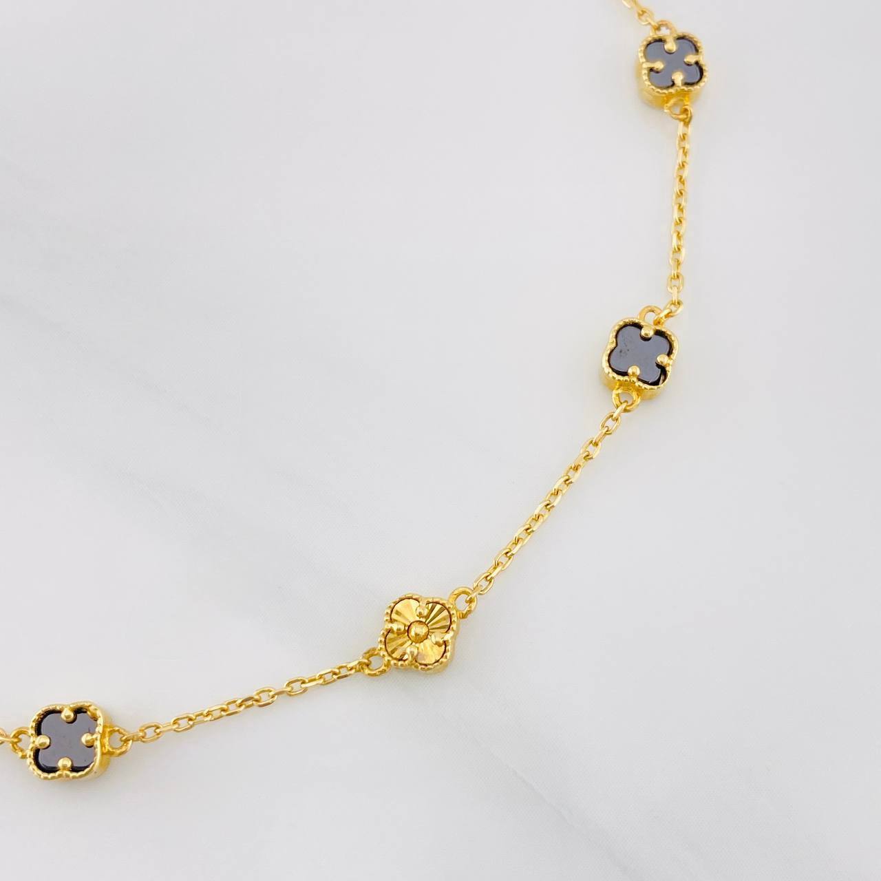 Pulso Aro Seguido Trebol 3.15g / 8 1/4 in / 1.12mm Oro Amarillo 18K