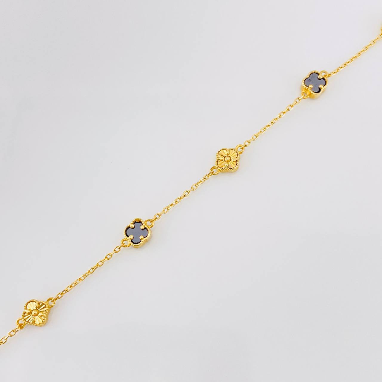 Pulso Aro Seguido Trebol 3.15g / 8 1/4 in / 1.12mm Oro Amarillo 18K