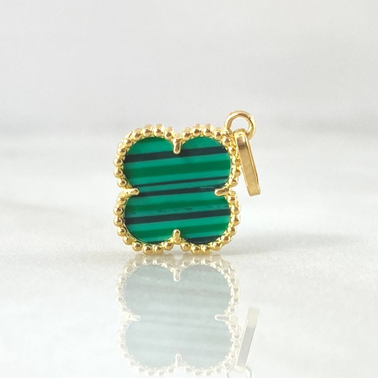 Pendant Green Clover 1.6gr / 0.9in / 18K Yellow Gold Special Birthstone