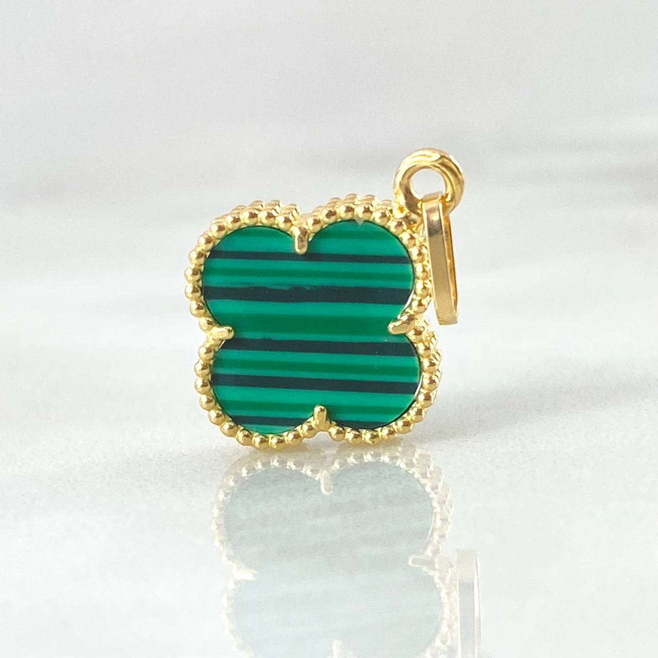 Pendant Green Clover 1.2gr / 0.7in / 18K Yellow Gold Special Finish