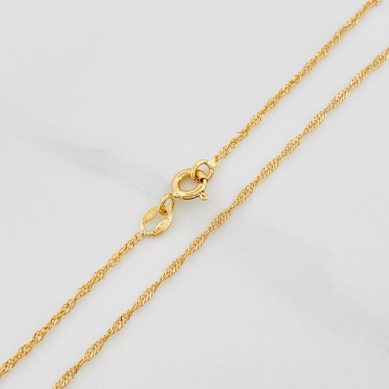 Cadena Singapur 1.45 g / 15 3/4 in / 1.1 mm Oro Amarillo 18K