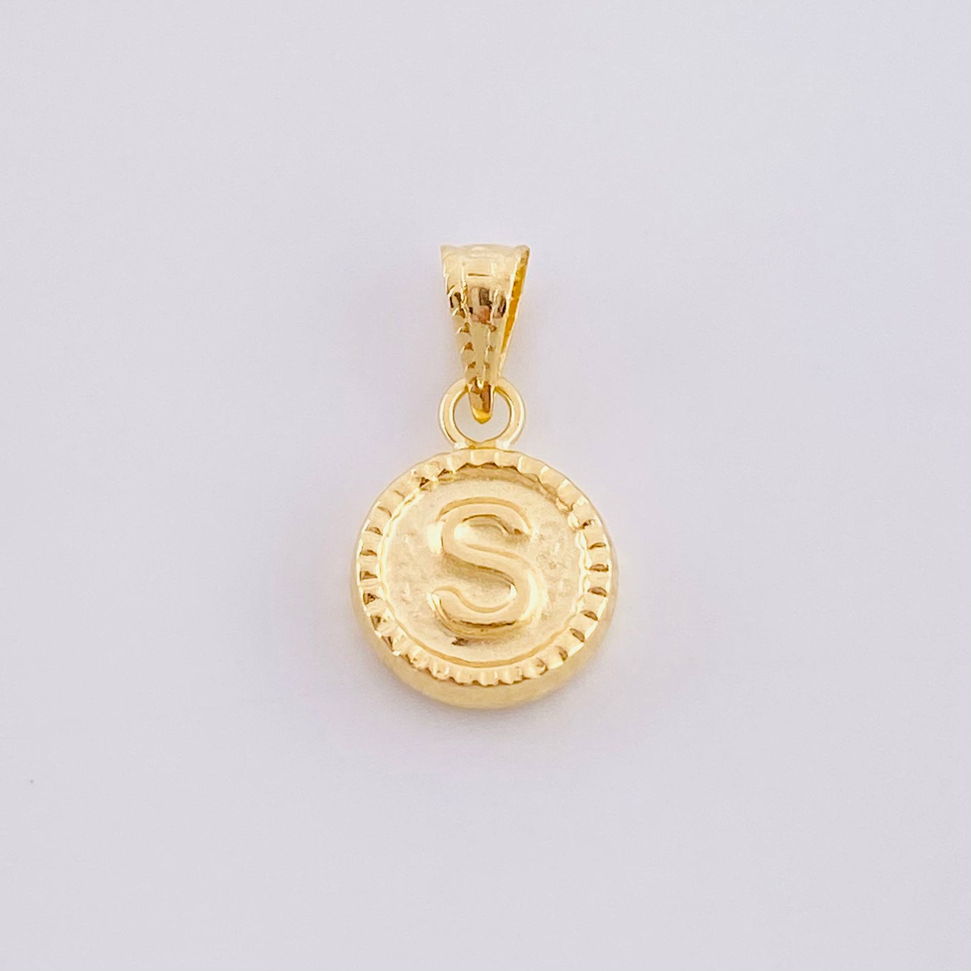 Pendant Matte Letter S Bordered 0.4g / 1/2 in Yellow Gold 18K