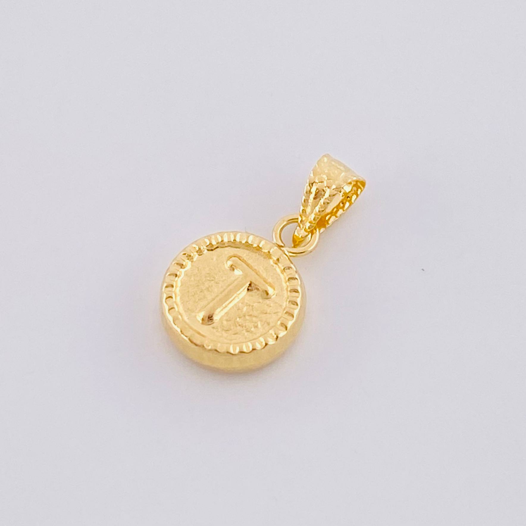 Dije Mate Letra T Bordeado 0.4g / 1/2 in Oro Amarillo 18K