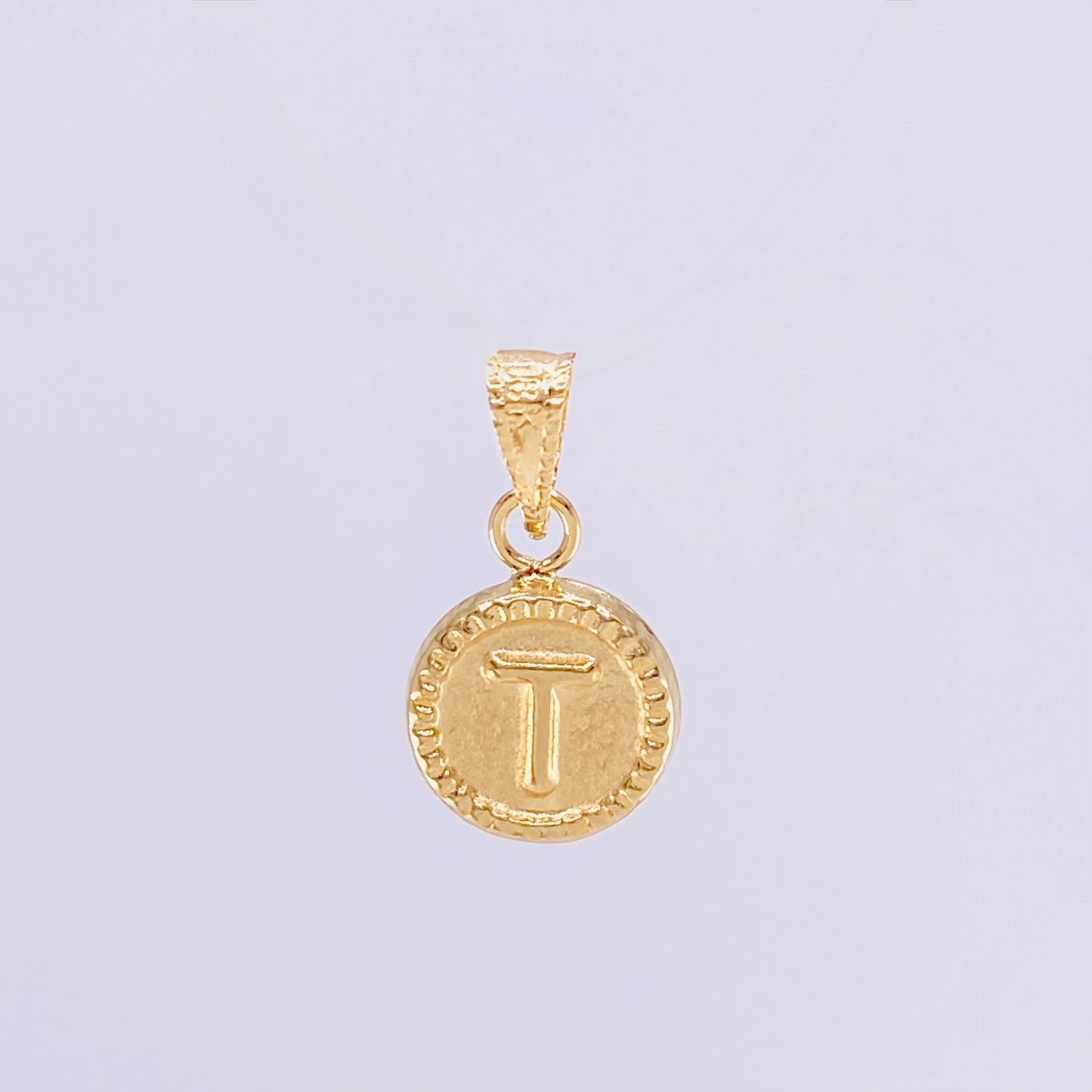 Dije Mate Letra T Bordeado 0.4g / 1/2 in Oro Amarillo 18K
